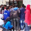 Ratusan warga masyarakat rela antri saat membuat permohonan Surat Keterangan Catatan Kepolisian (SKCK) di Mapolres Kuningan.
